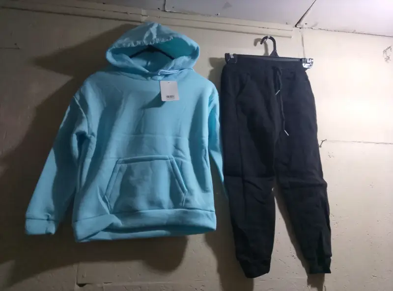 Conjunto deportivo verde y negro para niños - 6