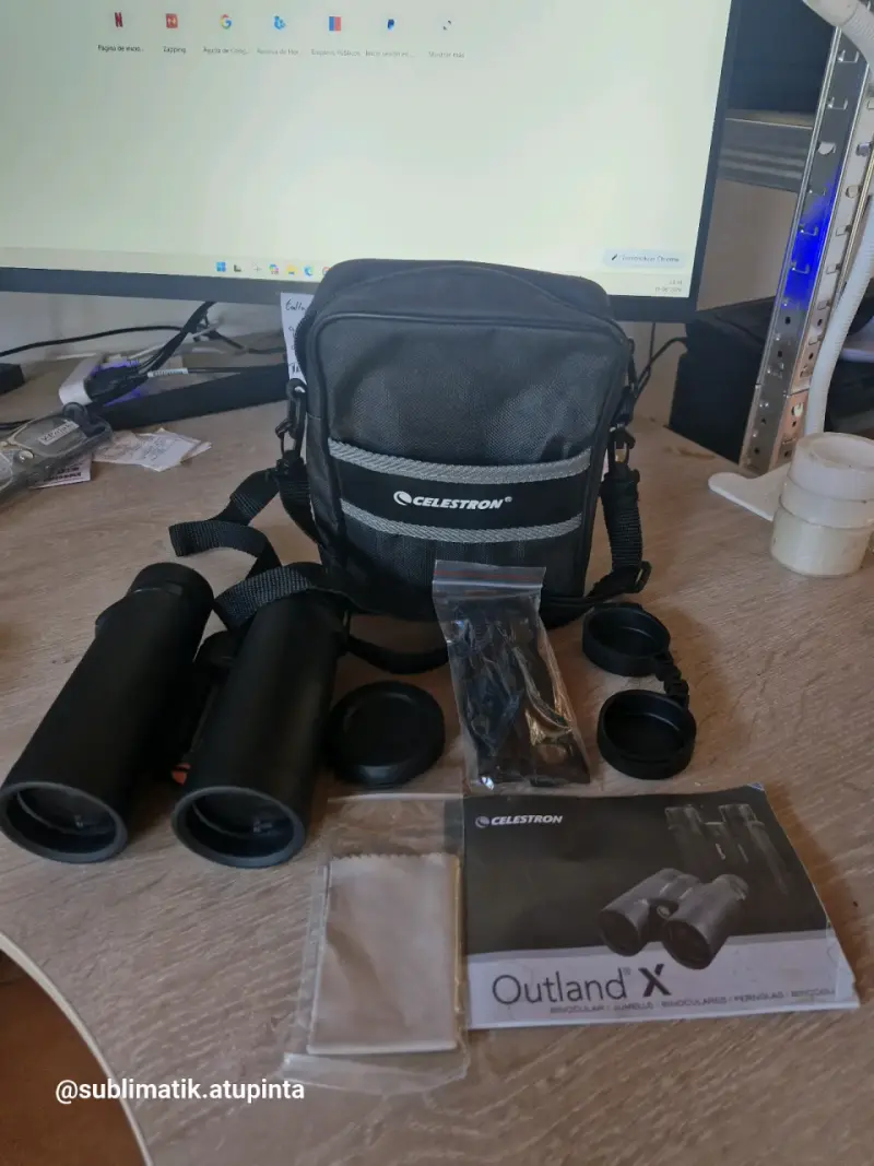 Binoculares Celestron Outland X con Estuche - 1