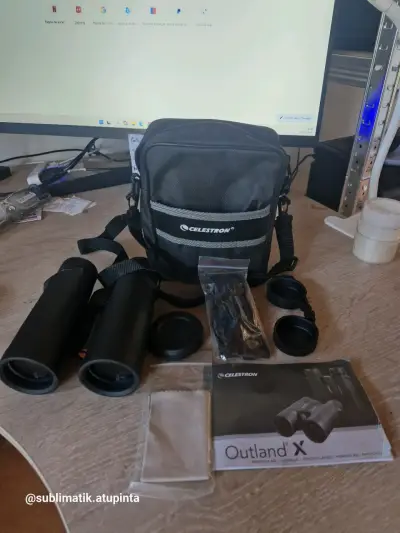 Binoculares Celestron Outland X con Estuche - miniatura 1