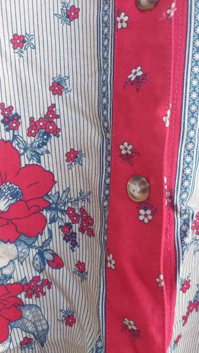 Blusa roja floral Liz Claiborne - miniatura 2