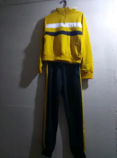 Conjunto deportivo para mujer en varios colores - miniatura 1