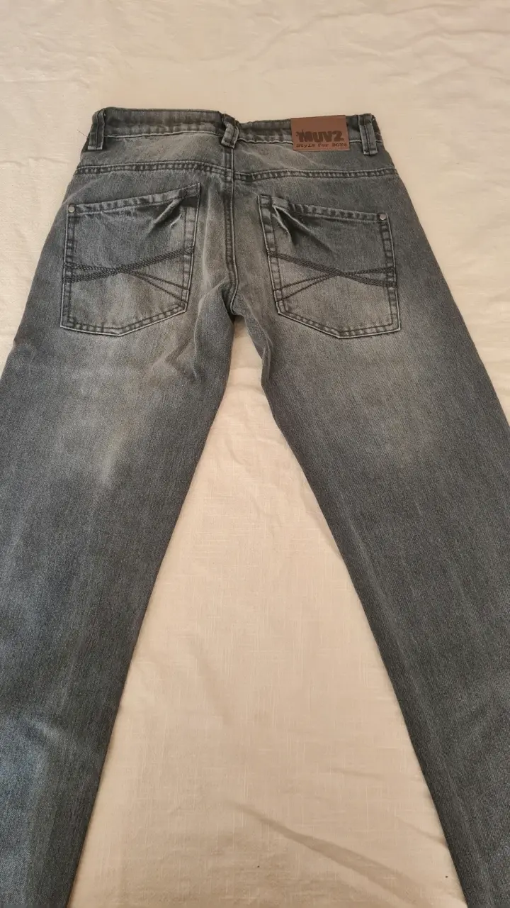 Jeans levi strauss, jeans MUV2 y camisas varias - 2