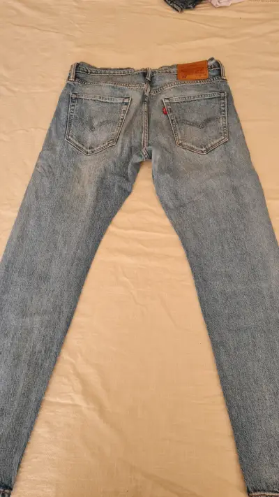 Jeans levi strauss, jeans MUV2 y camisas varias - miniatura 4