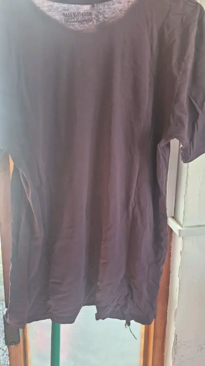 Polera morada con diseño Amazonas National Park - 2