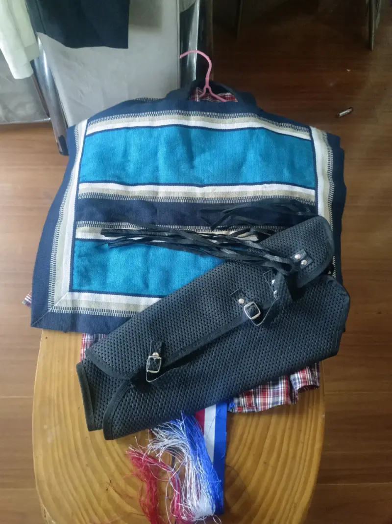 Traje de huaso chileno con manta y faja - 1