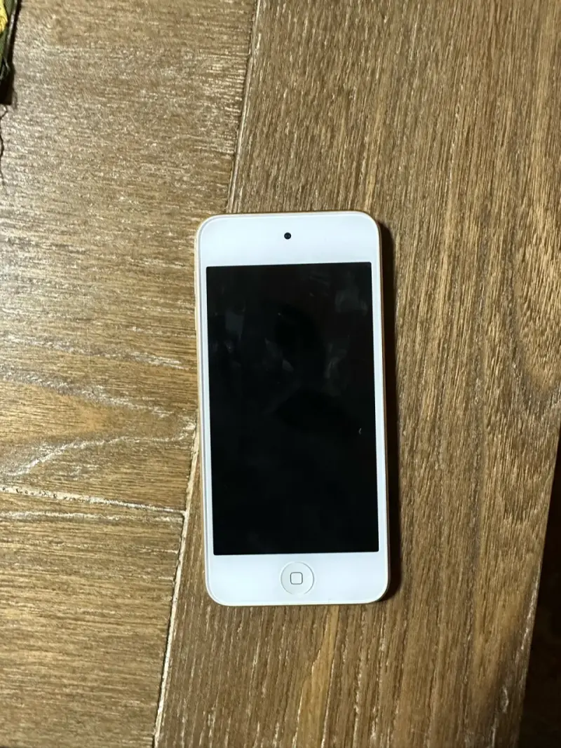 iPod Touch Apple dorado en buen estado - 2