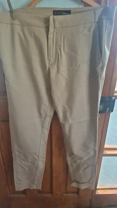 Pantalones beige para mujer BNX - miniatura 1