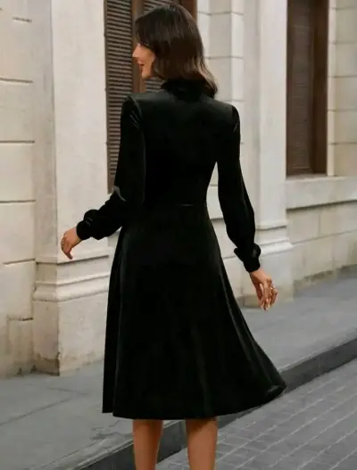 Vestido negro elegante de manga larga - miniatura 2