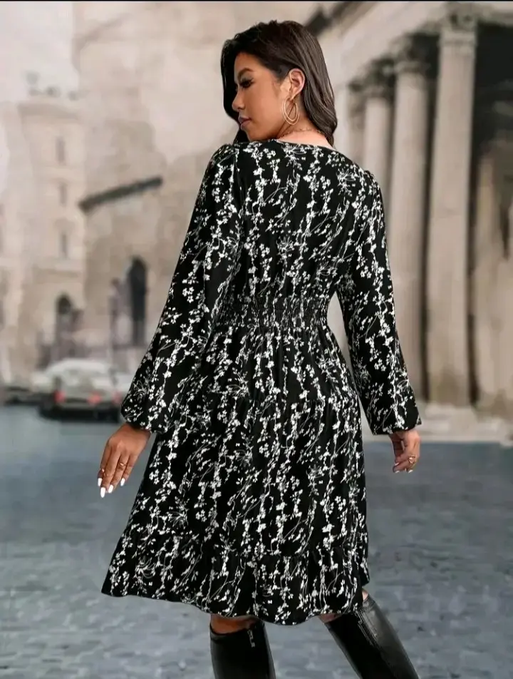 Vestido negro floral de manga larga - 2