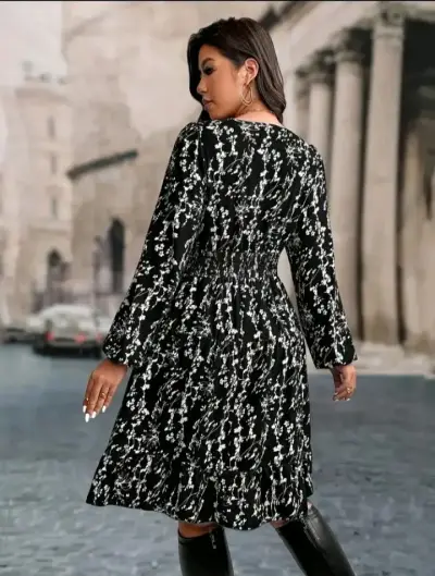 Vestido negro floral de manga larga - miniatura 2