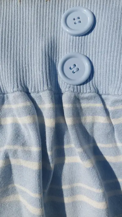 Polera strapless a rayas con botones decorativos - miniatura 3