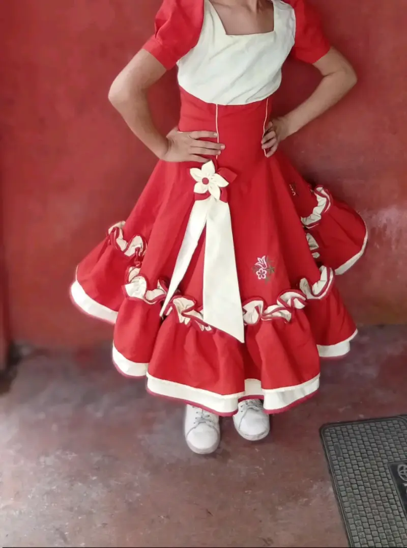Vestido de huasa chilena rojo y blanco
