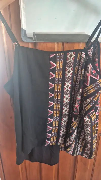 Polera pabilo  con diseño étnico y negro - miniatura 2