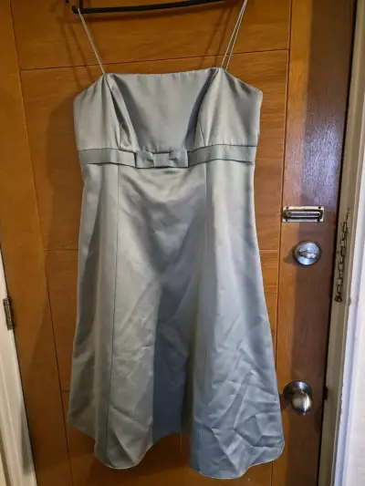 Vestido de fiesta verde perroleo con tirantes - miniatura 1
