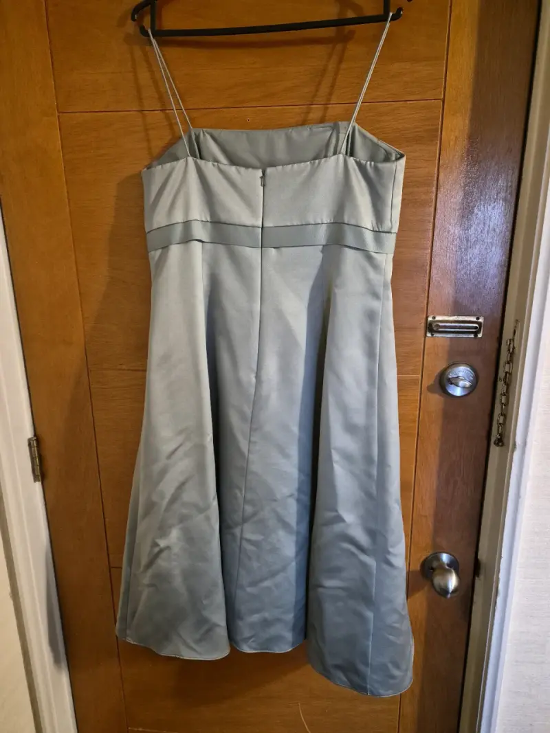 Vestido de fiesta verde perroleo con tirantes - 2
