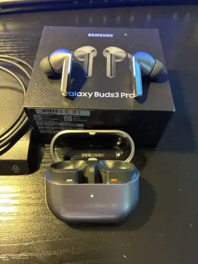 Auriculares Samsung Galaxy Buds3 Pro con estuche - miniatura 1