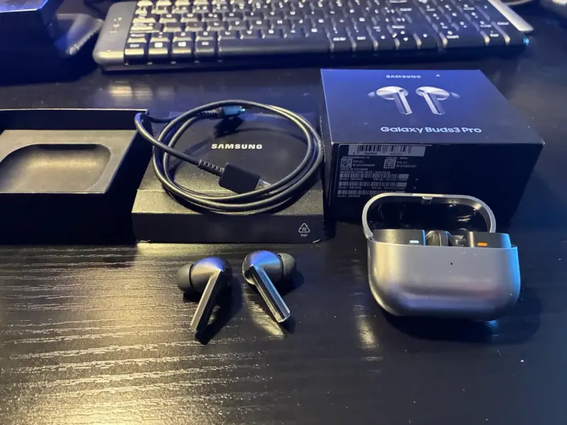 Auriculares Samsung Galaxy Buds3 Pro con estuche - 3
