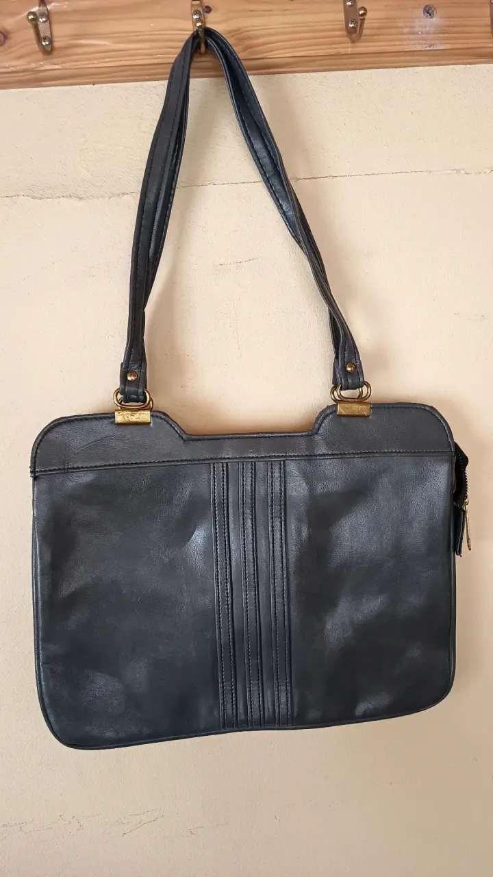 Cartera ploma elegante