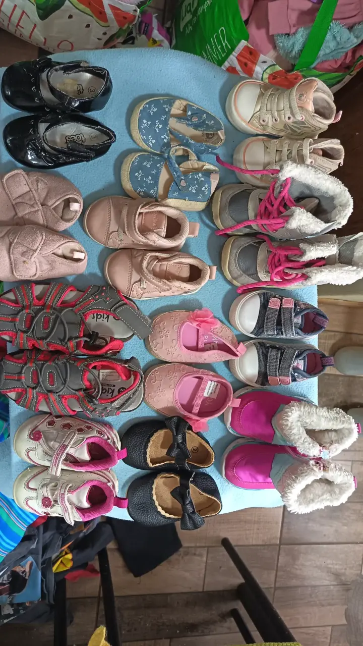 Lote de zapatos para niña en varios estilos y colores - 1