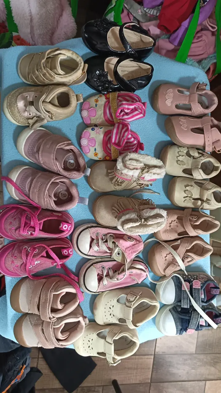 Lote de zapatos para niña en varios estilos y colores - 2