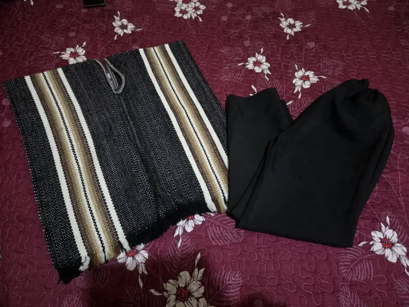 Poncho mapuche y pantalon talla 14
