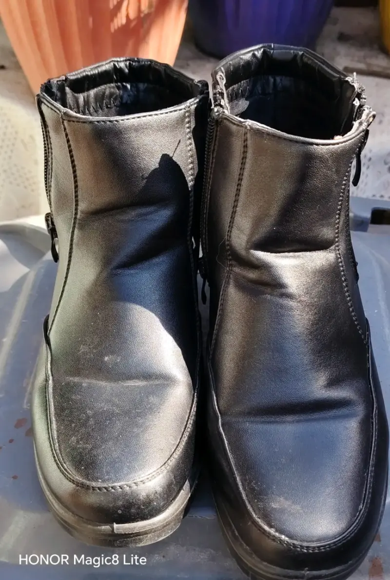 Botines de cuero negro con cierre lateral - 1