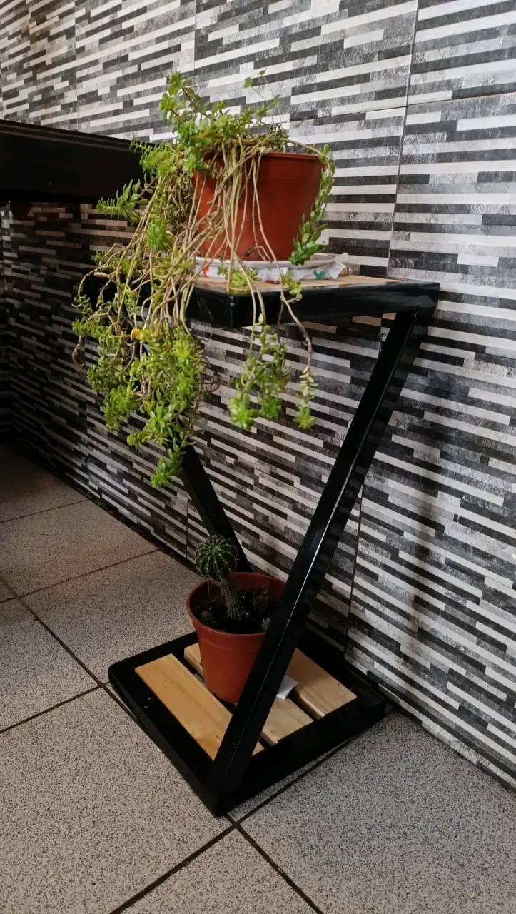 Soporte para plantas de hierro y madera - 3