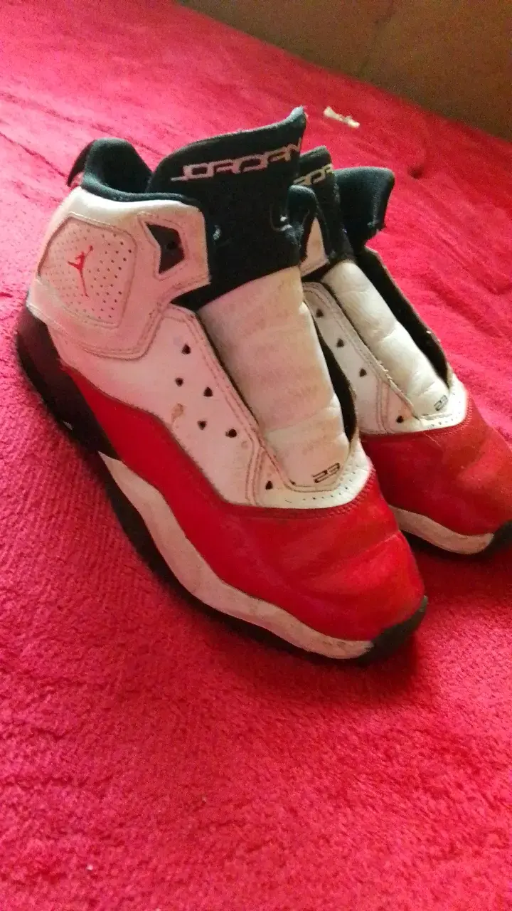 Zapatillas deportivas Jordan blancas y rojas - 2