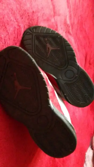 Zapatillas deportivas Jordan blancas y rojas - miniatura 4