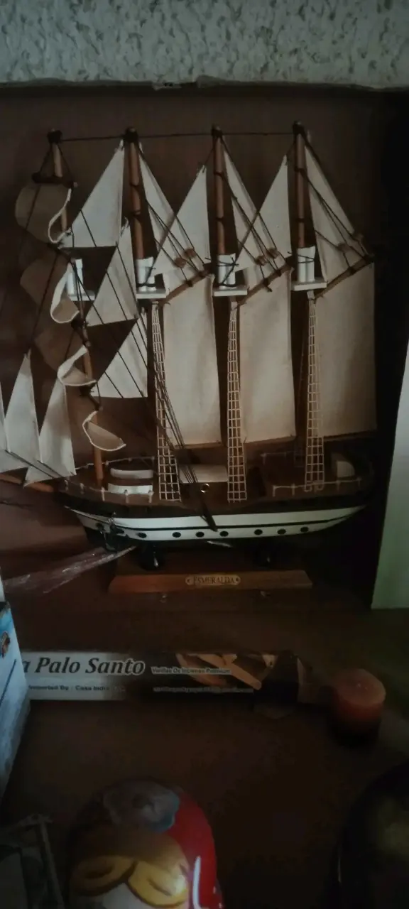 Modelo de barco a escala Esmeralda