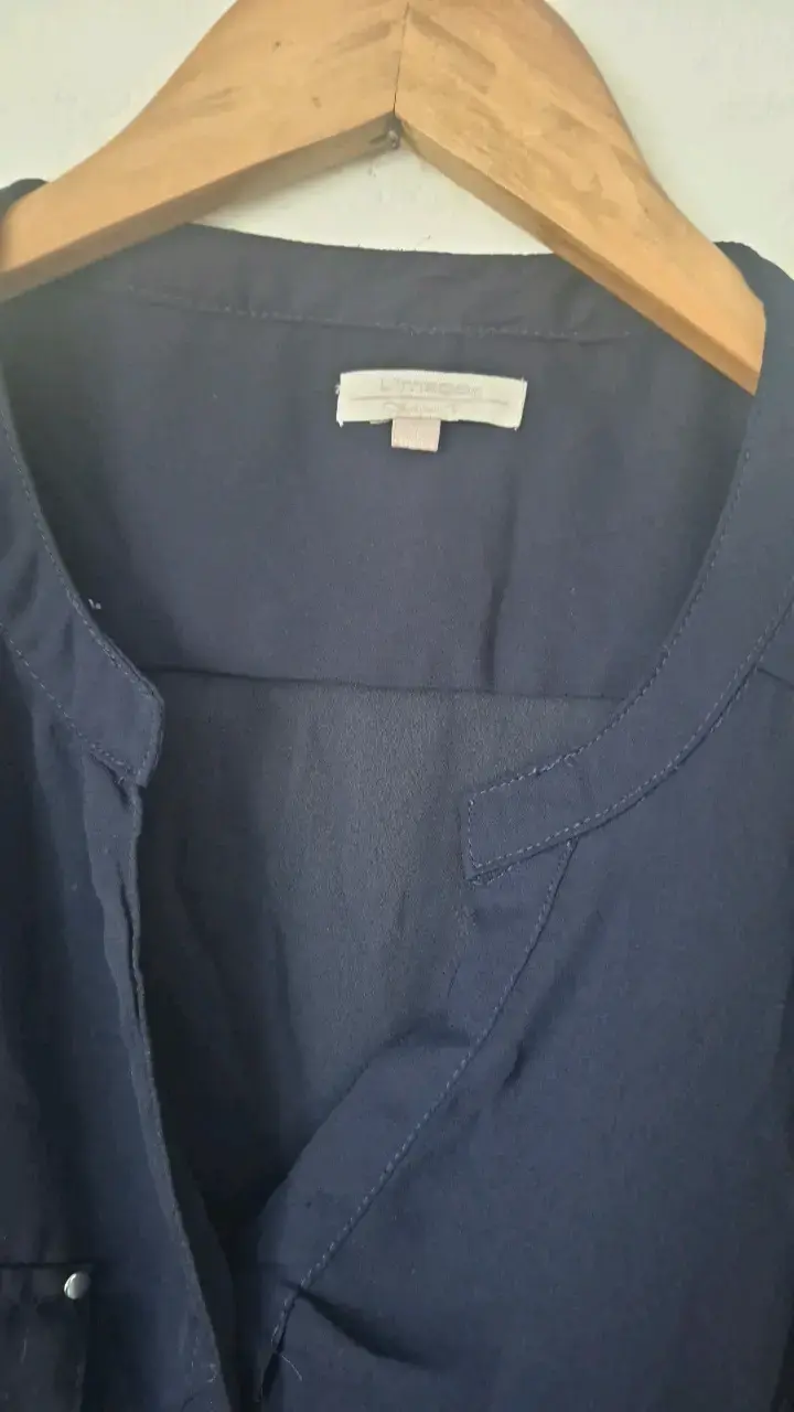 Blusa azul marino de mujer con bolsillos - 3