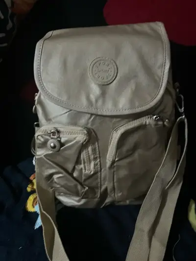 Mochila morada liviana y moderna - miniatura 4