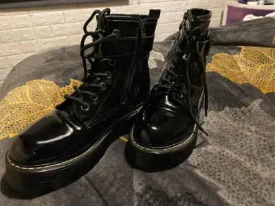 Botas negras de charol con plataforma - miniatura 5
