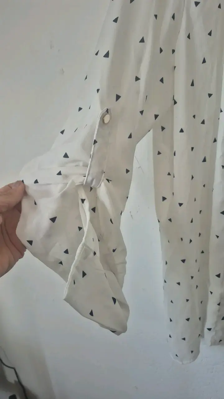Blusa Blanca con Estampado de Triángulos - 2