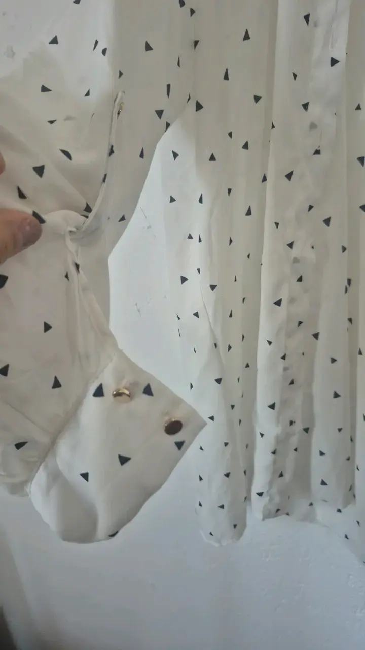 Blusa Blanca con Estampado de Triángulos - 3