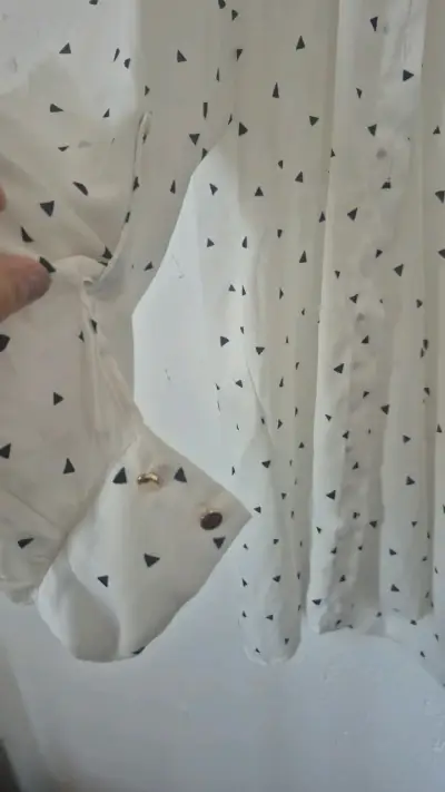 Blusa Blanca con Estampado de Triángulos - miniatura 3