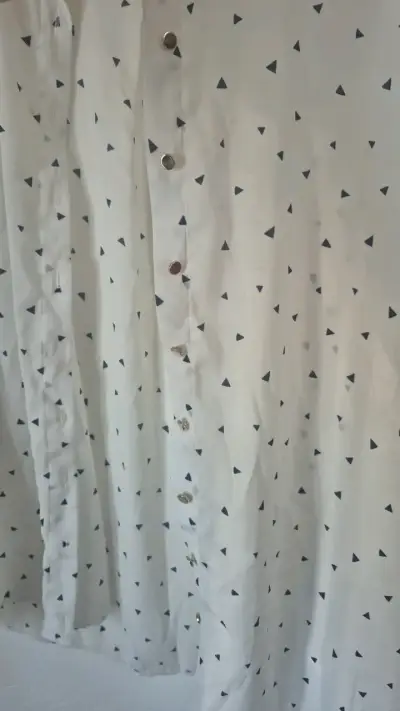 Blusa Blanca con Estampado de Triángulos - miniatura 4