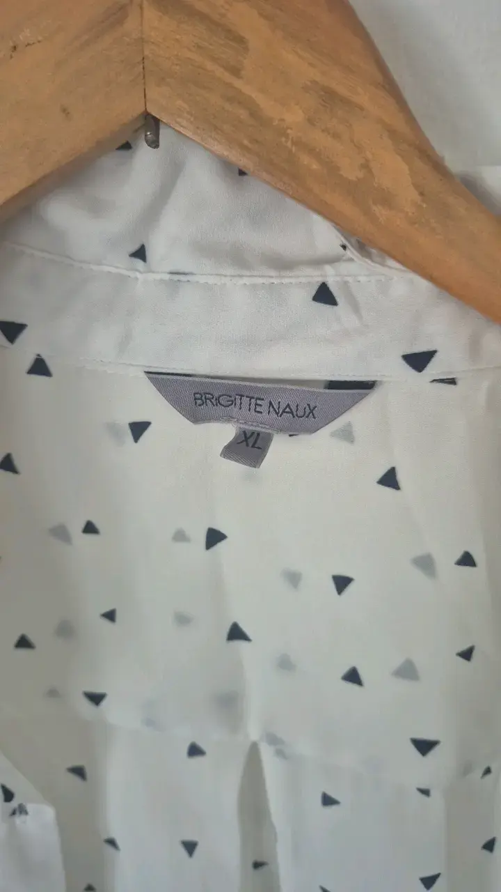 Blusa Blanca con Estampado de Triángulos - 6