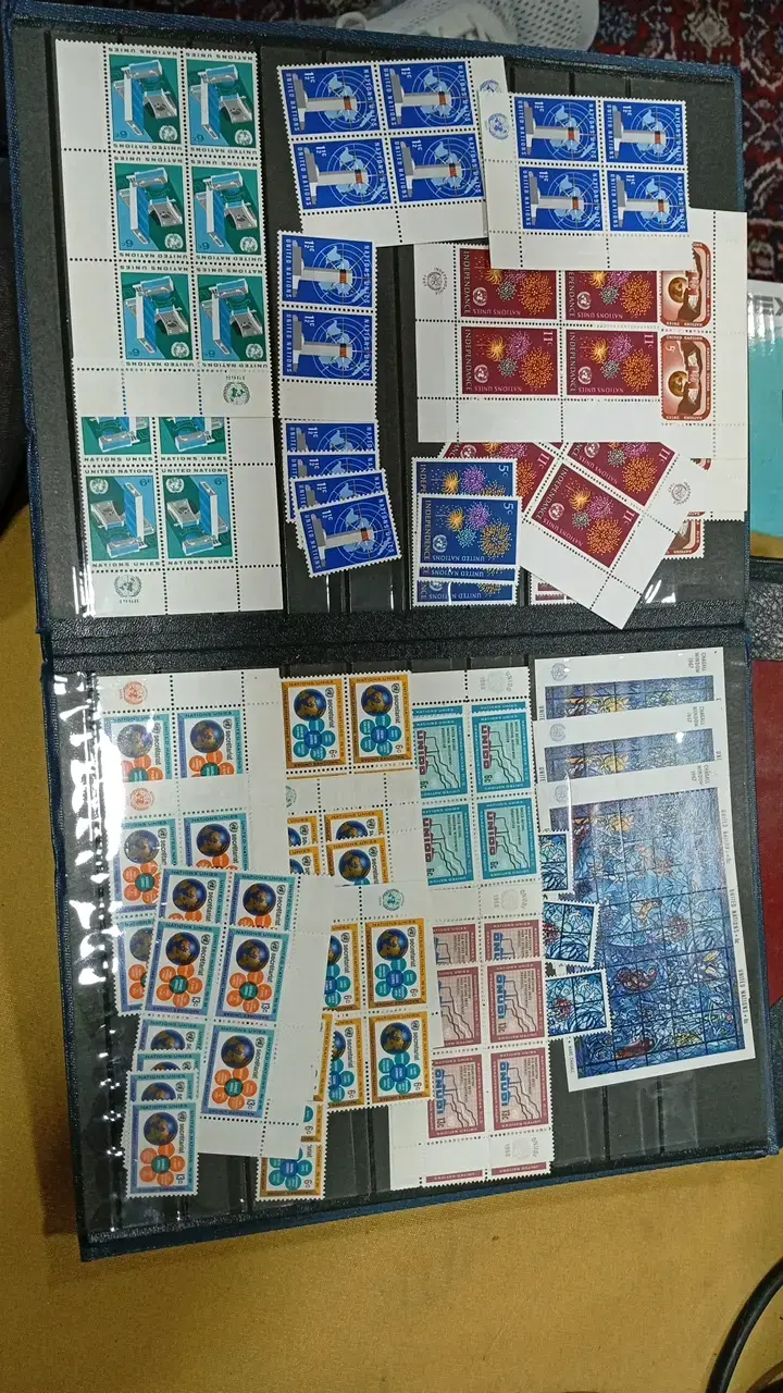Álbum de Estampillas con Colección Variada - 3