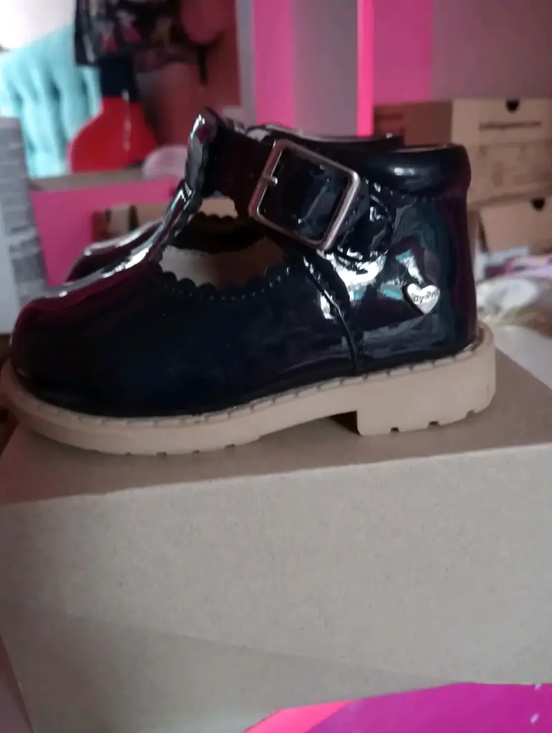 Zapatos de charol para niña con hebilla - 1