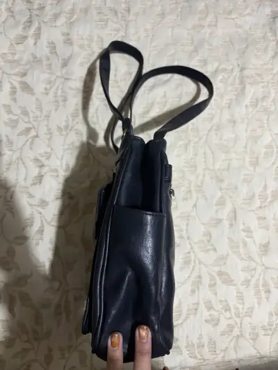 Bolso  negro con múltiples compartimentos - miniatura 4