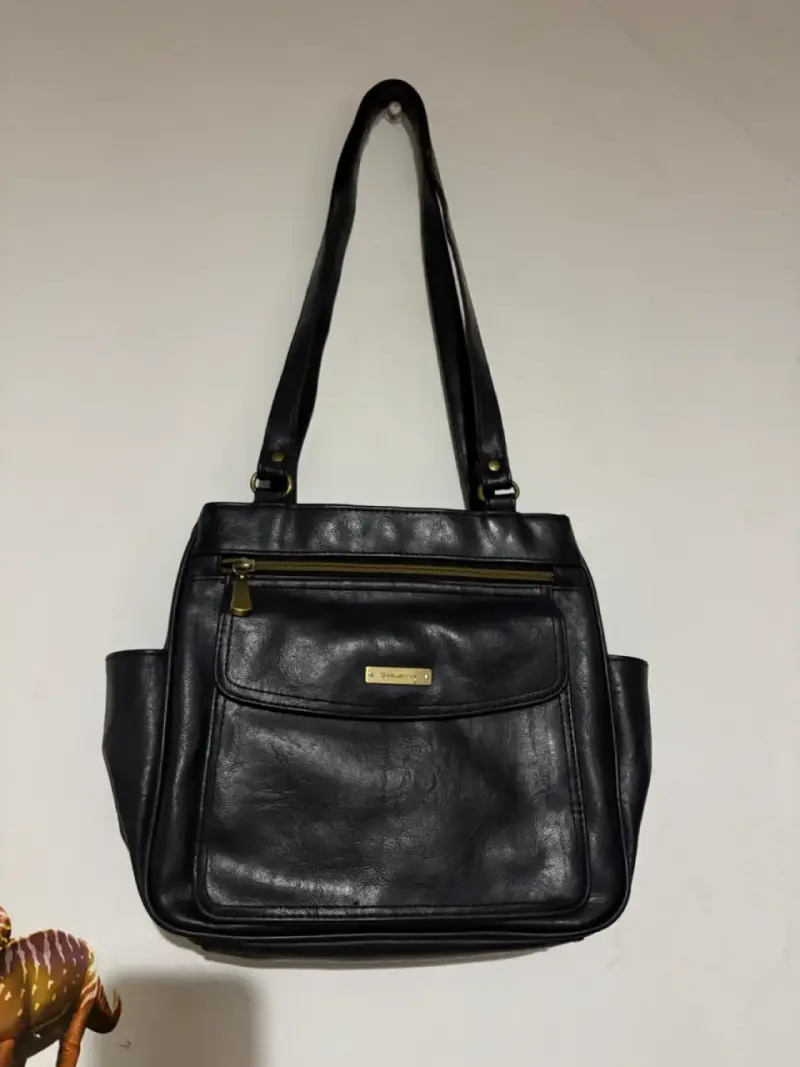 Bolso negro con múltiples compartimentos - 6