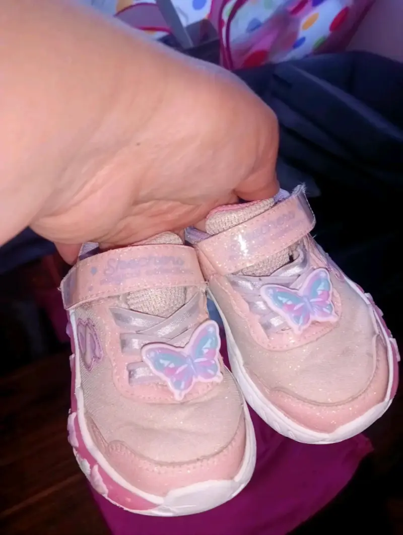 Zapatillas Skechers para niña con mariposas - 1