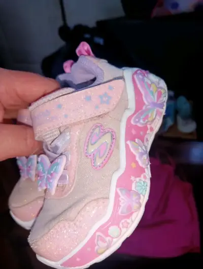 Zapatillas Skechers para niña con mariposas - miniatura 2