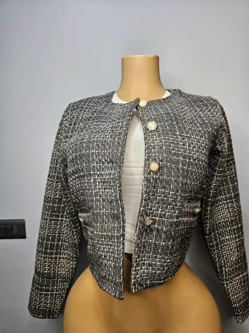 Chaqueta de tweed gris con botones dorados - 4