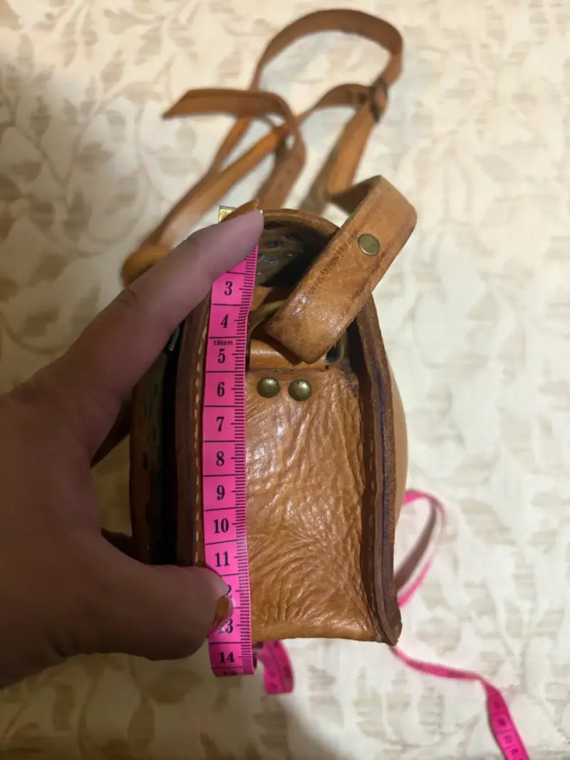 Cartera de cuero marrón con tachas - 4