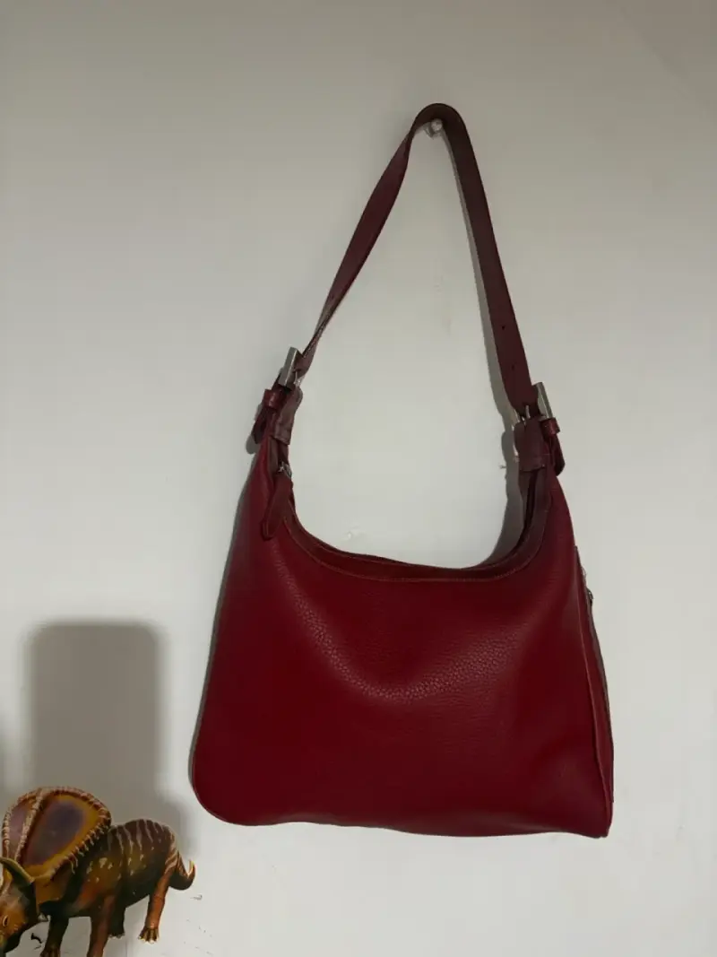 Cartera de cuero roja con correa ajustable - 1