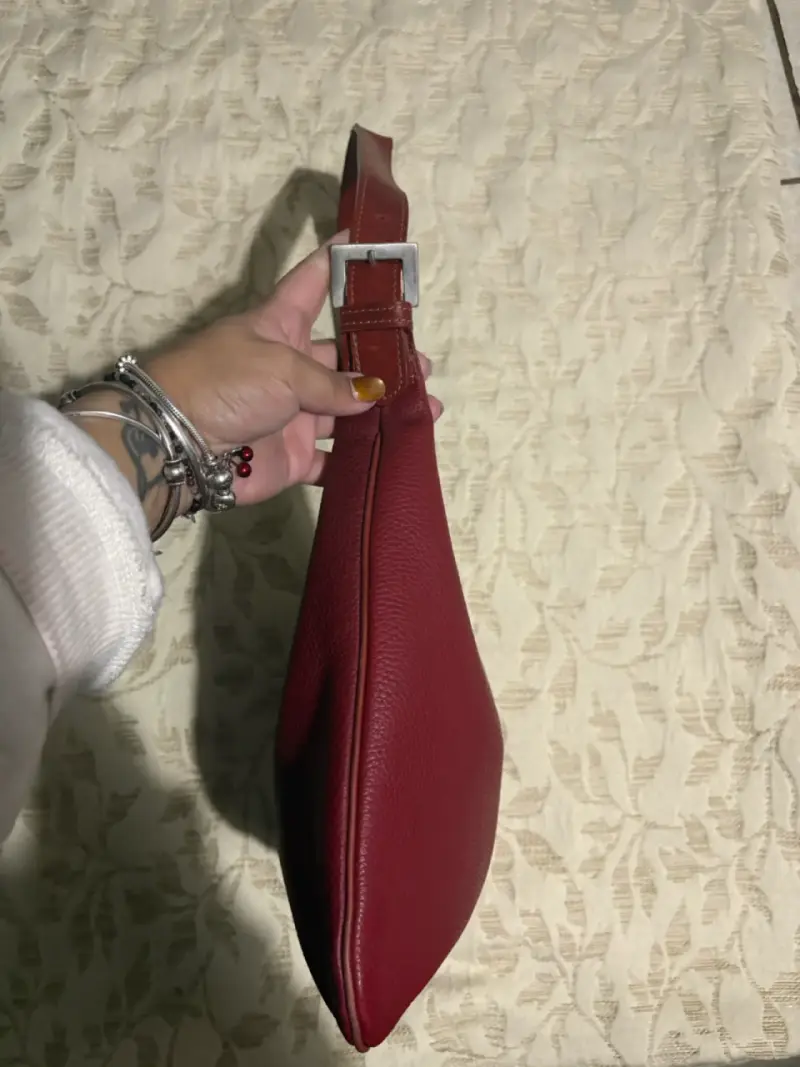 Cartera de cuero roja con correa ajustable - 3