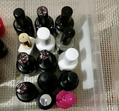 Kit de Manicure con Esmaltes y Lámpara LED - miniatura 1