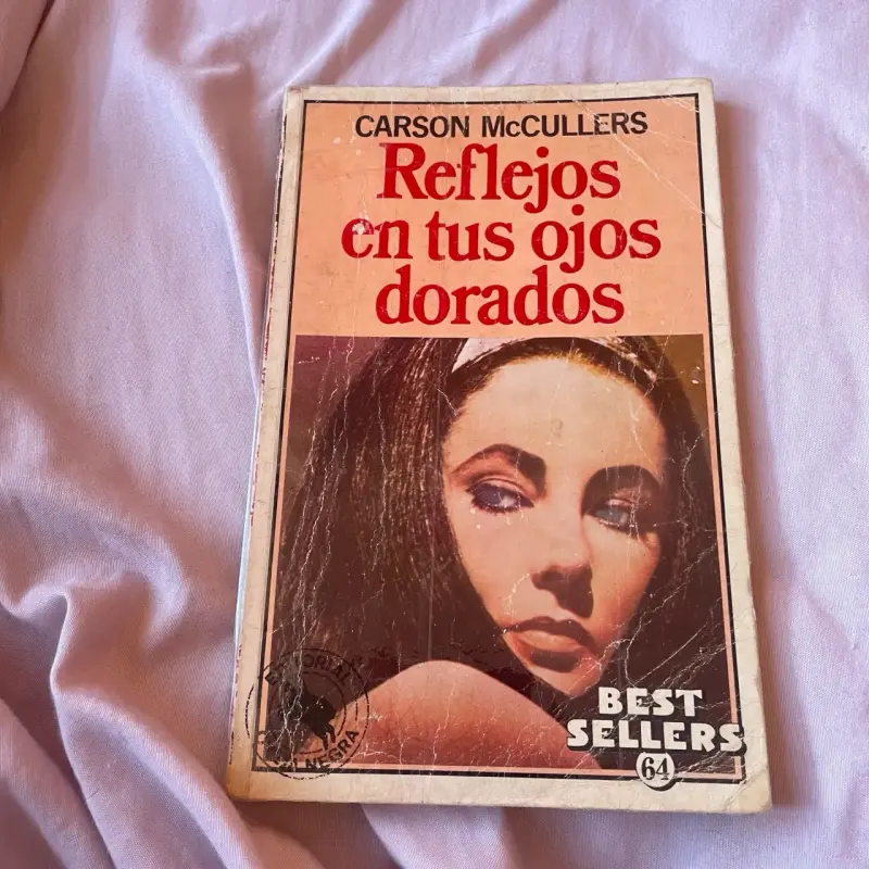 Libro Reflejos en tus Ojos Dorados de Carson McCullers - 1